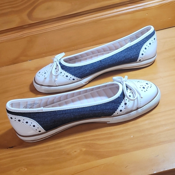 Super Cute Tooled Patent Leather Flats 🦋 - Picture 4 of 12